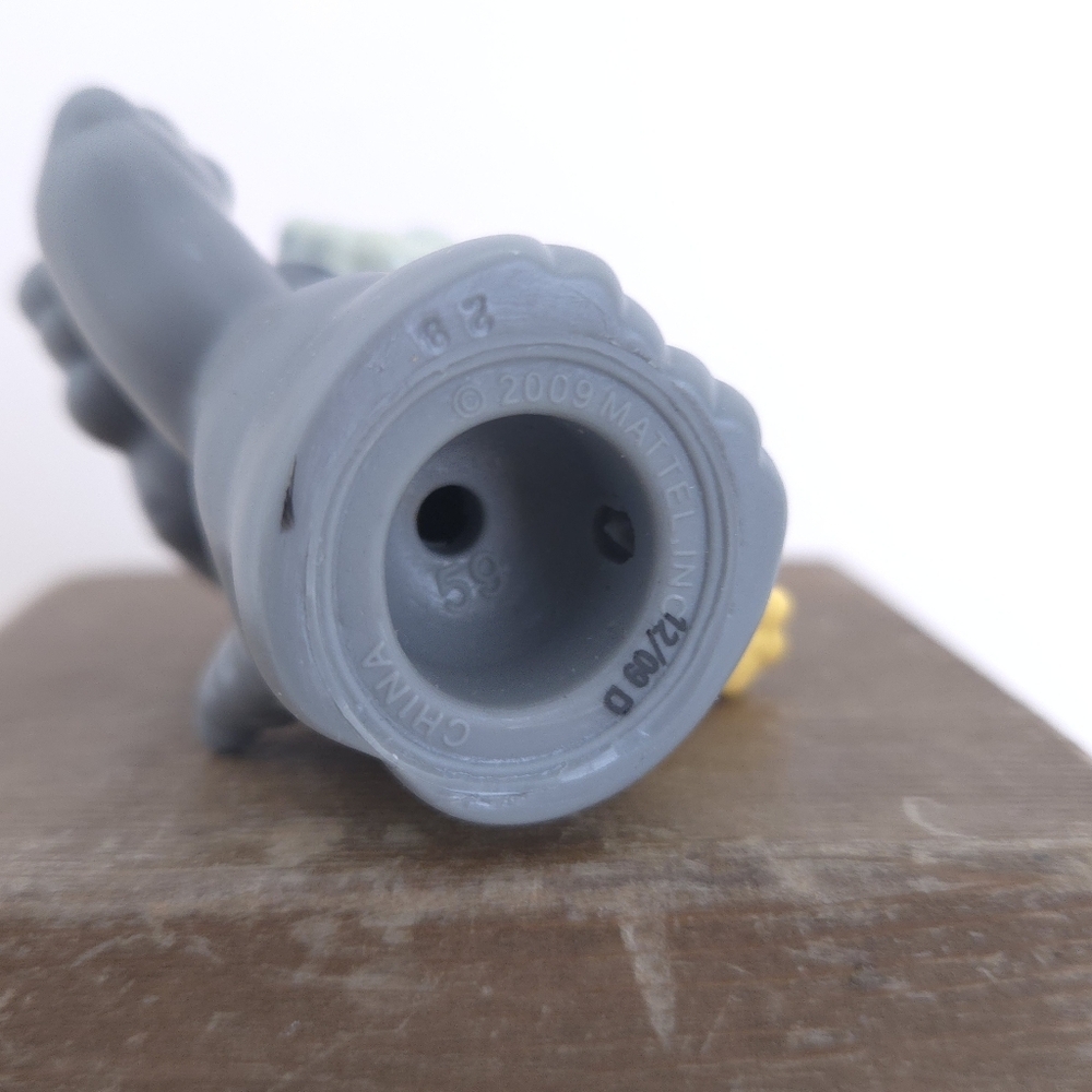 Fisher Price Little People Grey Dog with Car Wash Brush - Picture 6 of 10